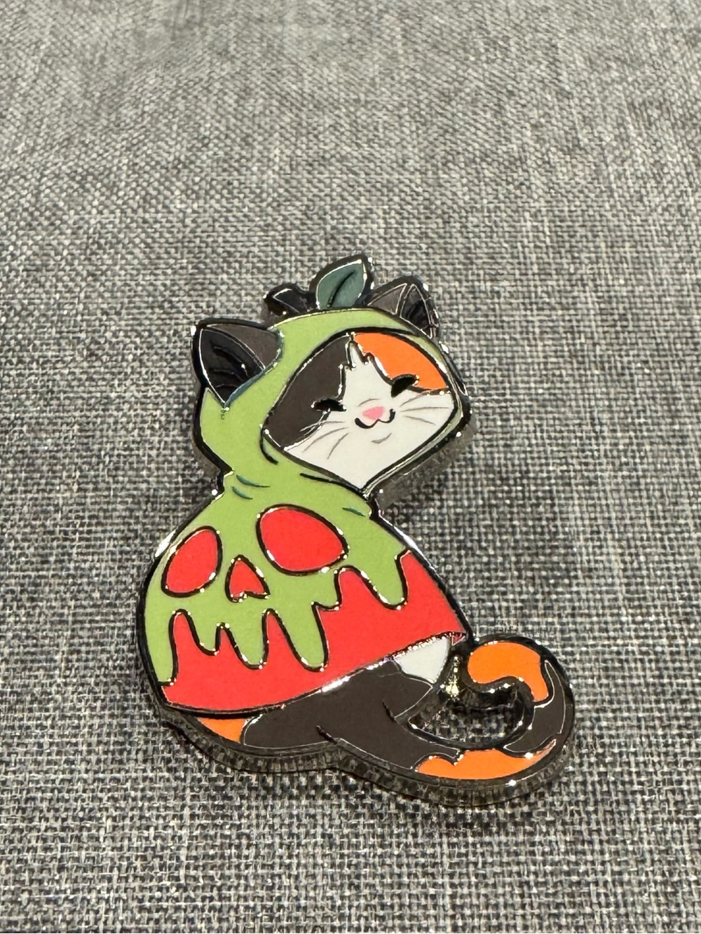Disney Parks 2026 Halloween Cat Enamel Pin